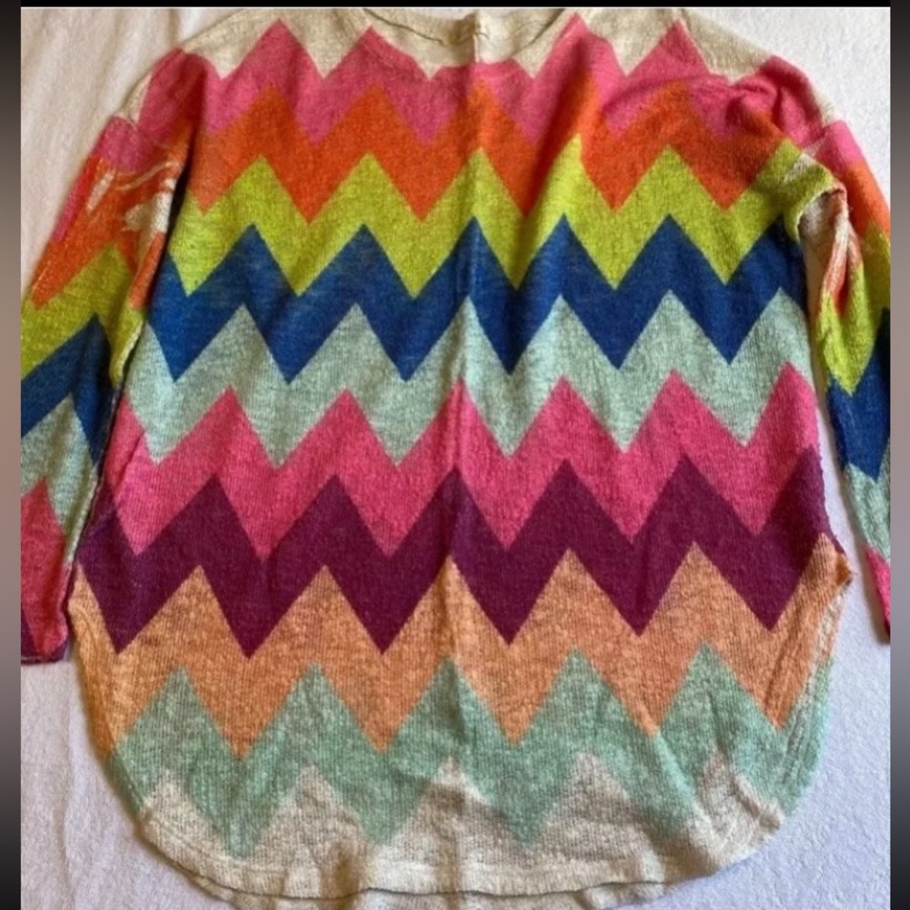 Lyna Chic Multicolor Chevron Design Sweater